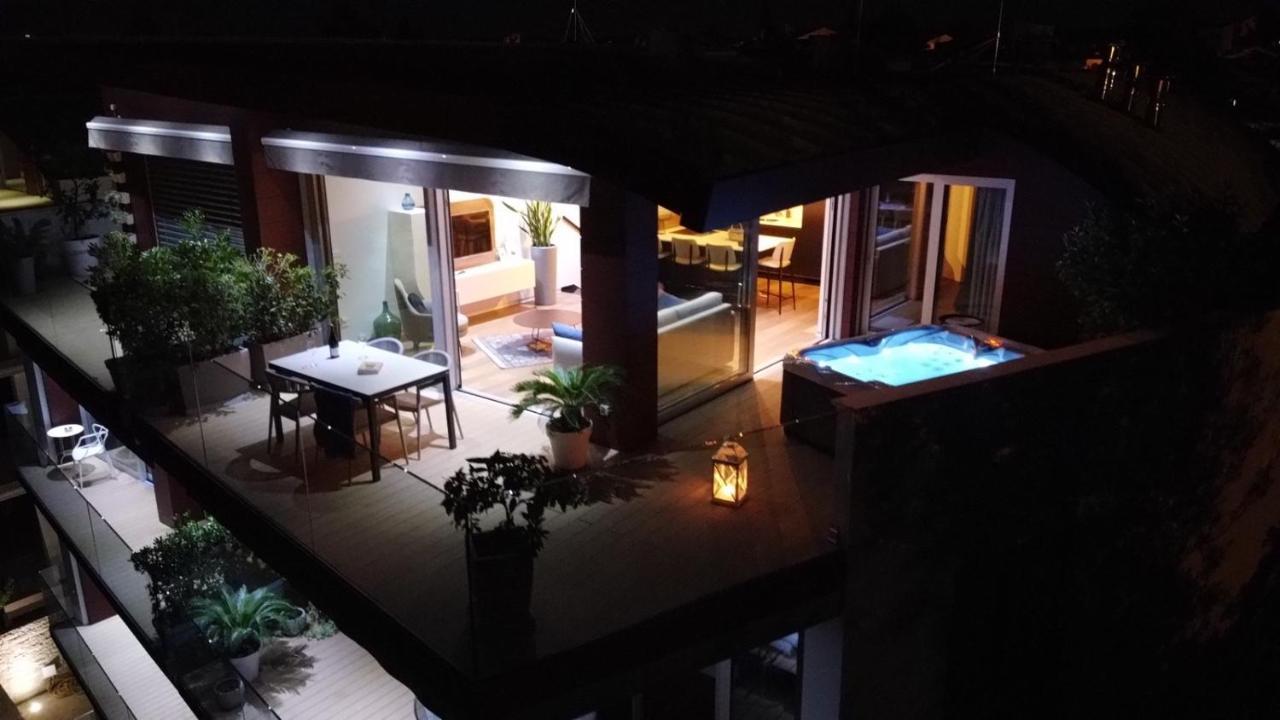 The Q Superior - A Penthouse With Jacuzzi And Sauna Rovinj Buitenkant foto