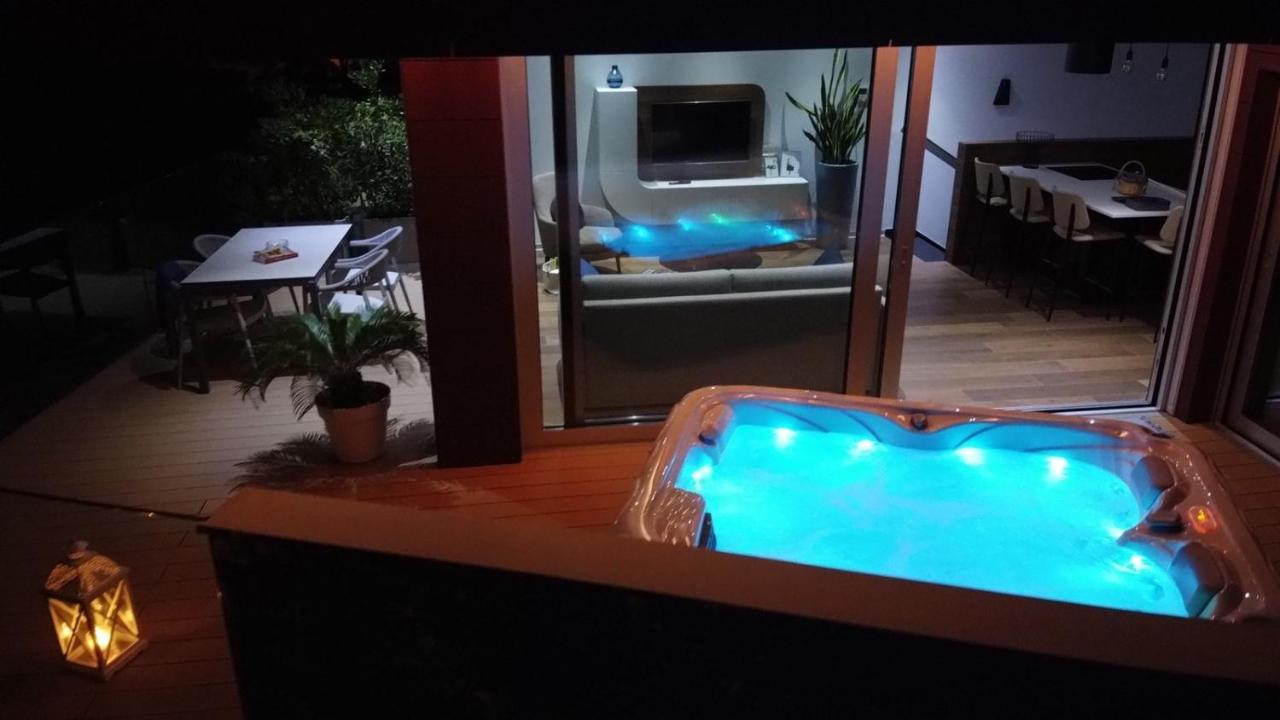 The Q Superior - A Penthouse With Jacuzzi And Sauna Rovinj Buitenkant foto