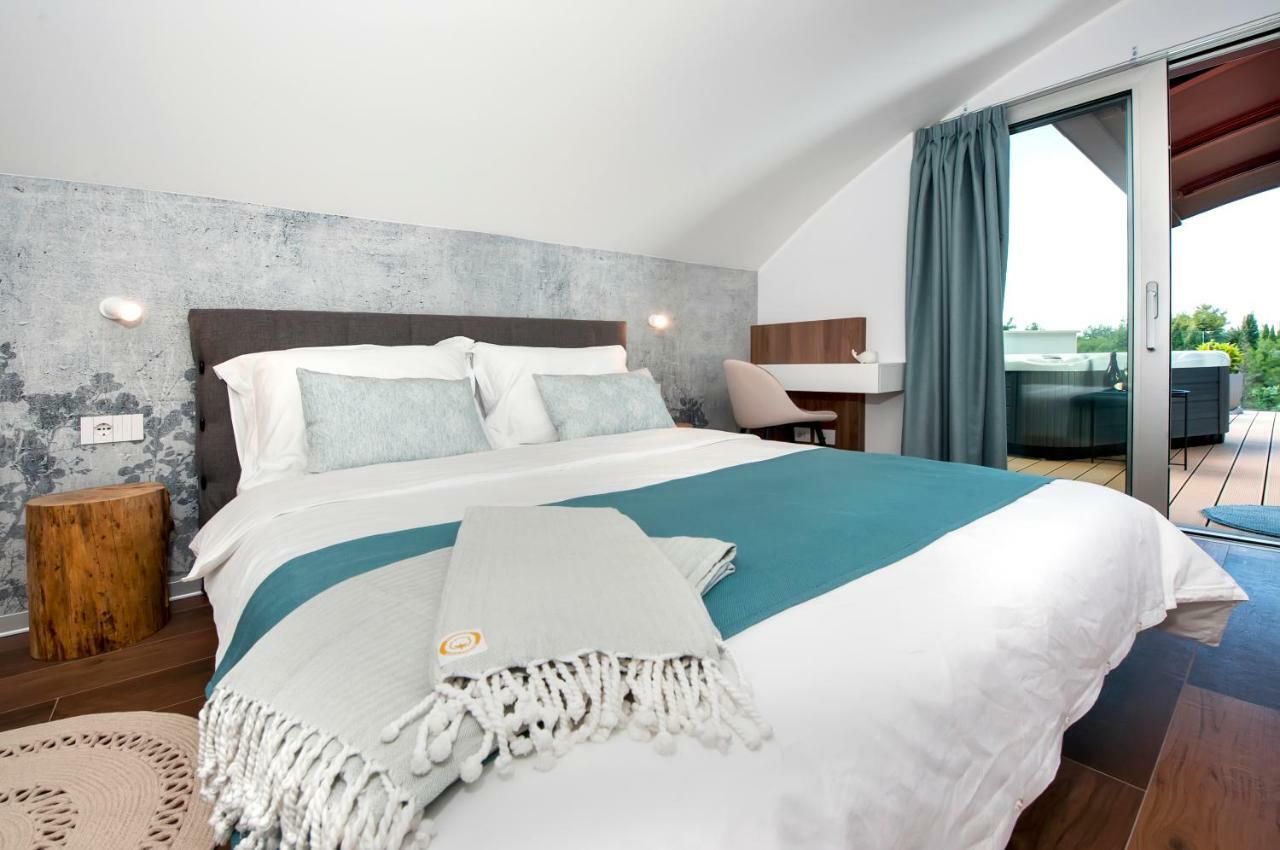 The Q Superior - A Penthouse With Jacuzzi And Sauna Rovinj Buitenkant foto