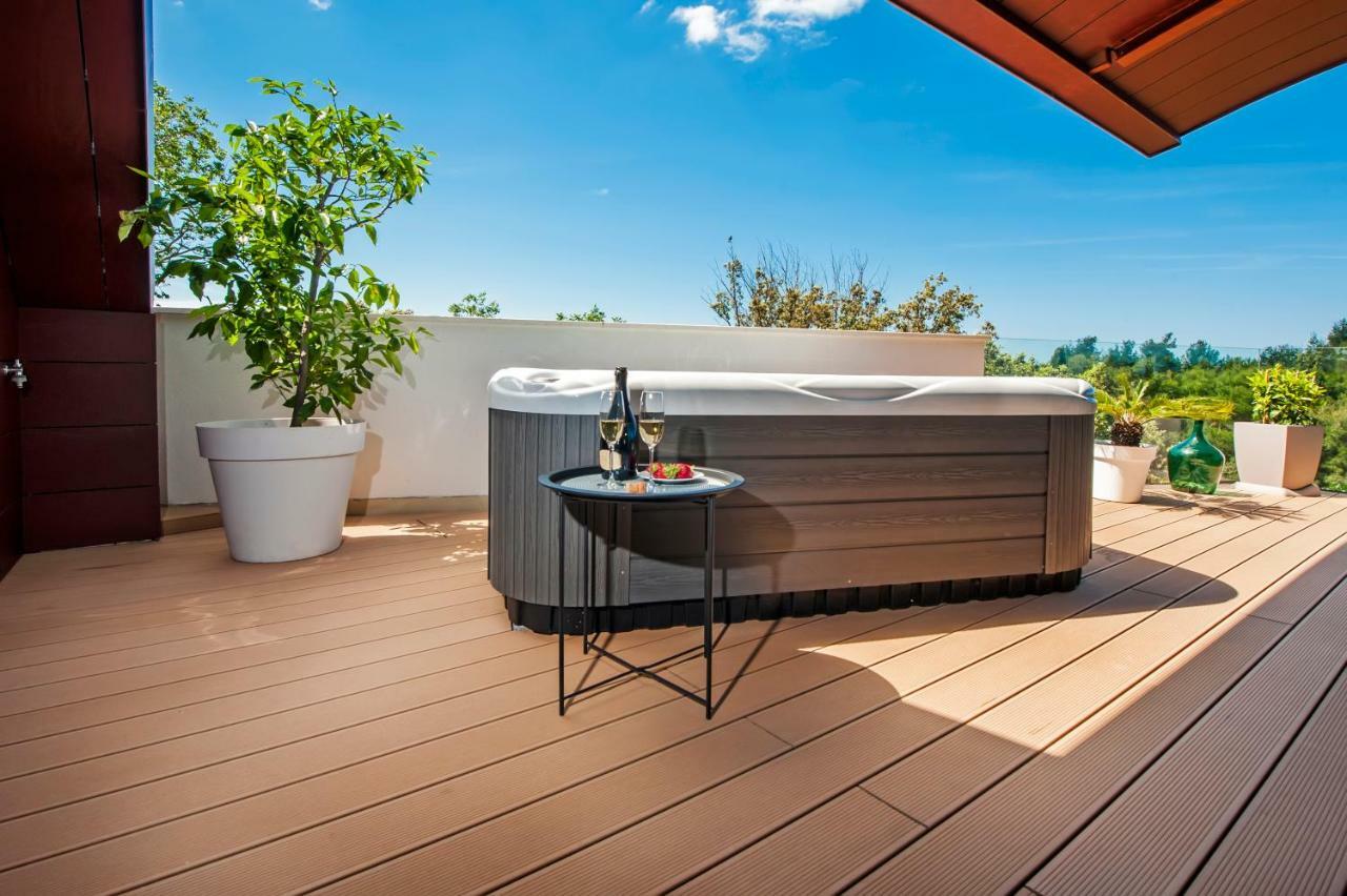 The Q Superior - A Penthouse With Jacuzzi And Sauna Rovinj Buitenkant foto