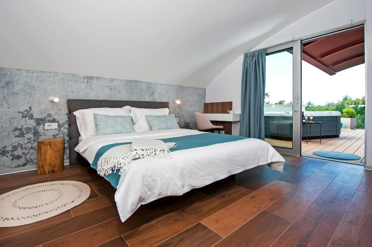 The Q Superior - A Penthouse With Jacuzzi And Sauna Rovinj Buitenkant foto